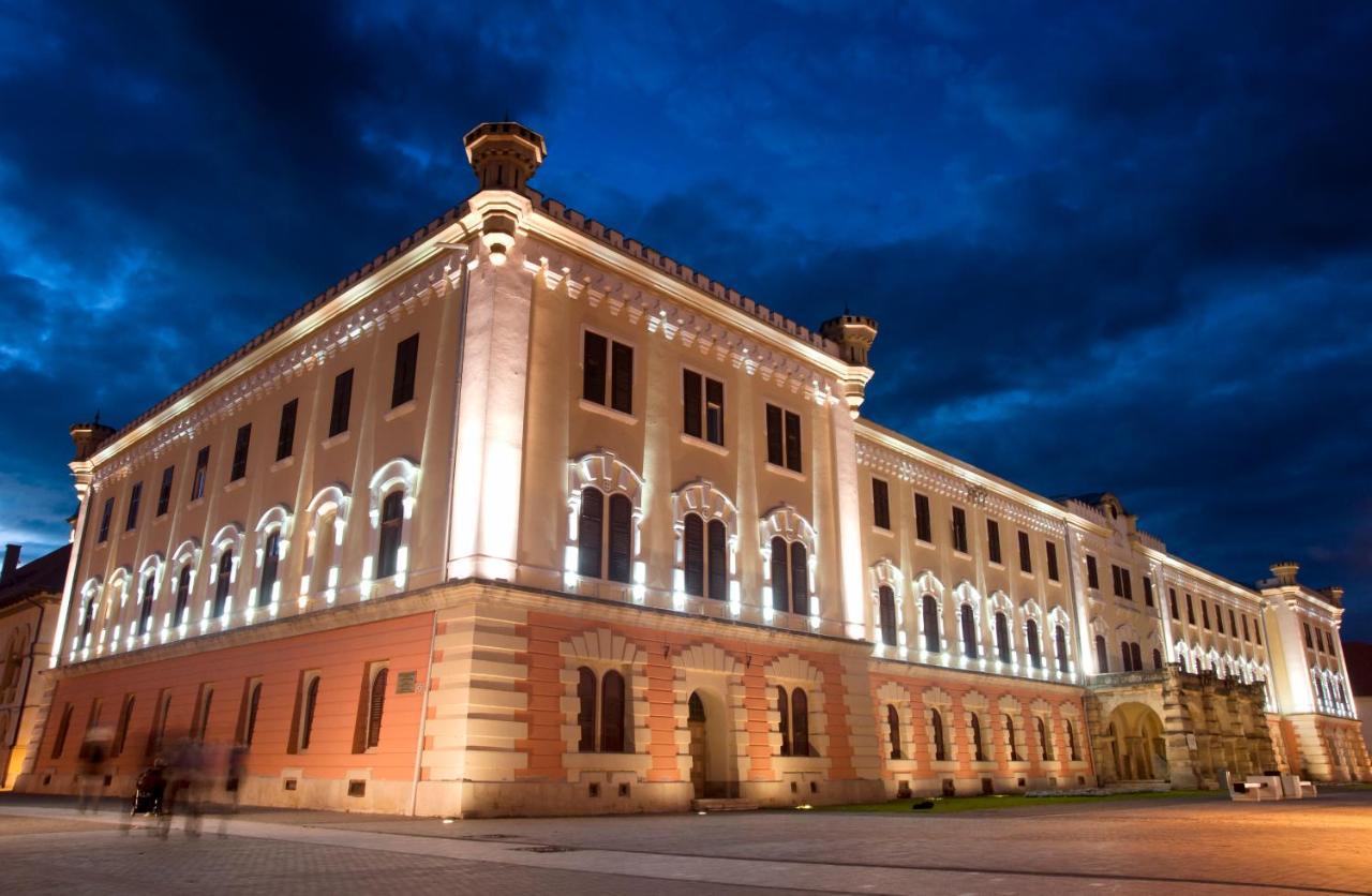 Hortenzia Alba Iulia Buitenkant foto